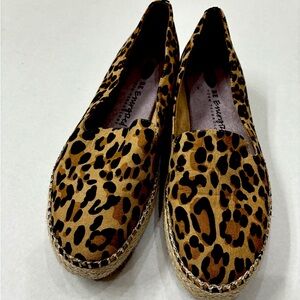Dr Scholls Leopard print ladies comfy Size 8M Flat “moccasin”Never worn outside